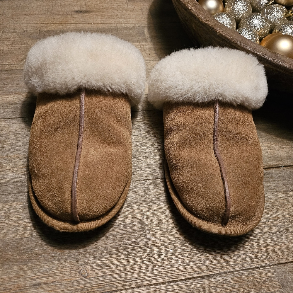UGGS - Picture 8 of 8